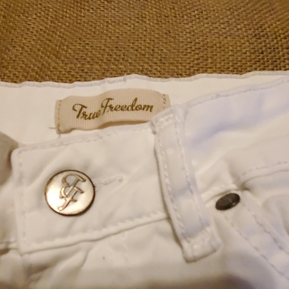 TRUE FREEDOM Jean's.             #R137 - Picture 4 of 7